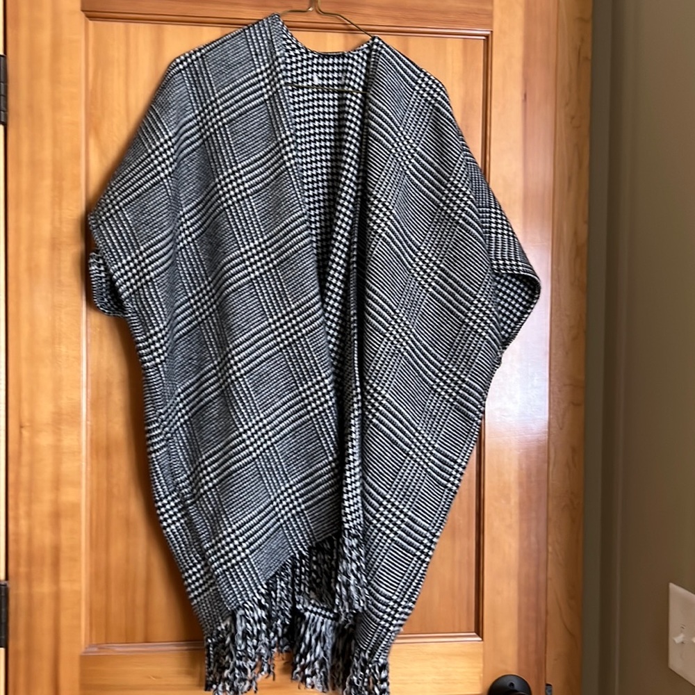 Banana Republic Tweed Shawl, black and white.